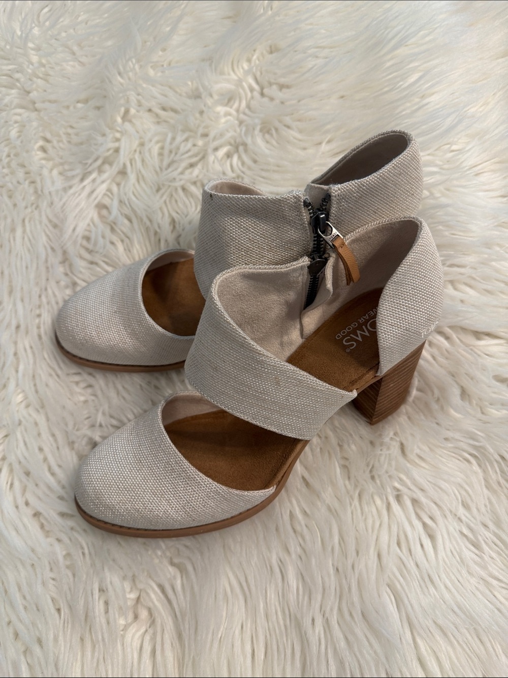 TOMS Cream Canvas Cross-Strap Block Heel Sandals size 9 BNWOT